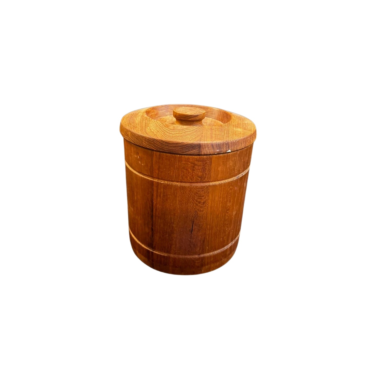 Embrace boldness and elevate your barware with our vintage genuine teak wood ice bucket. Made from real teak wood, this ice bucket adds a touch of adventure to your entertaining. Keep drinks cool in style and effortlessly impress your guests with this unique and daring addition to your collection.