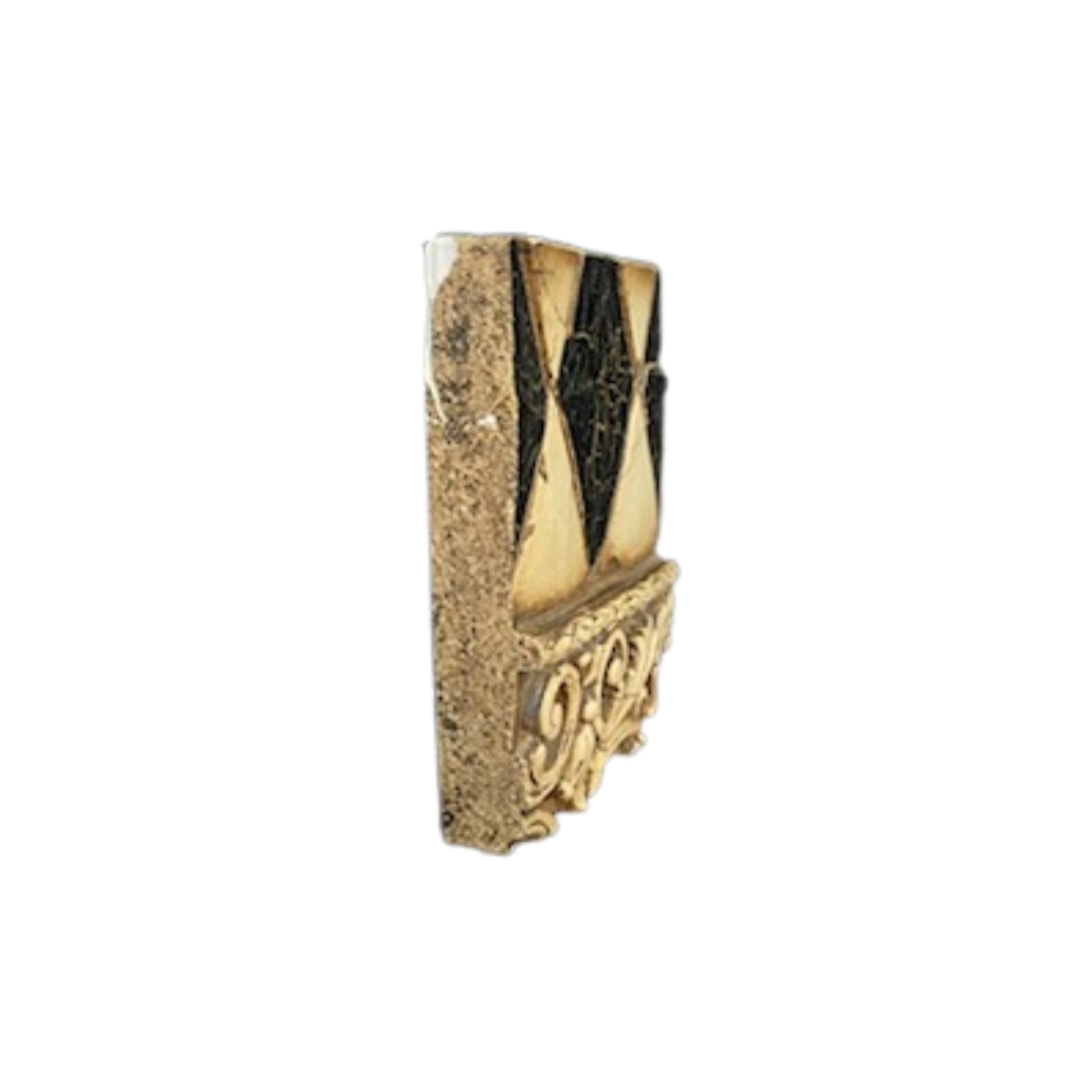 Say hello to the Sid Dickens Memory Block Tile T-29 (Retired) from 1998! This Harlequin Design adds a playful touch to any wall.